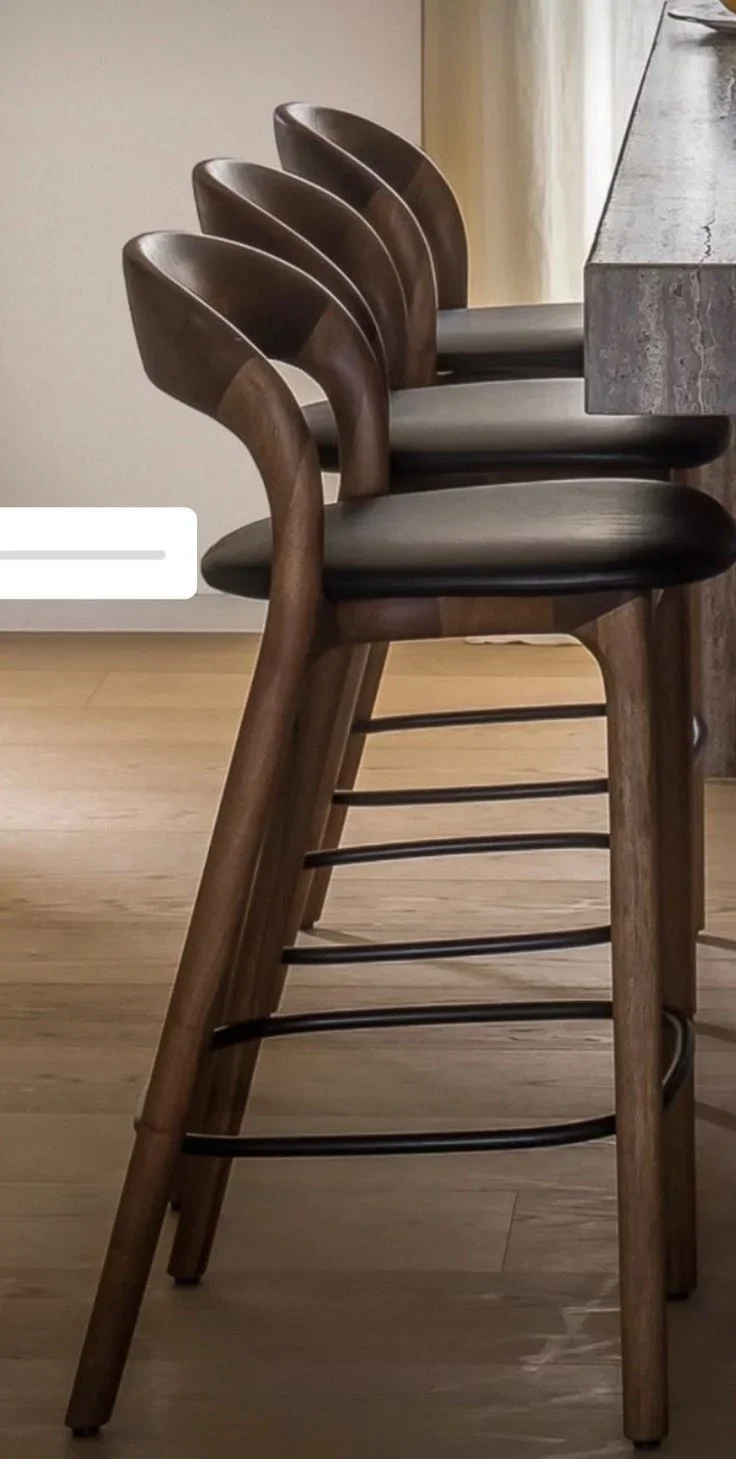 Slim chaise bar
